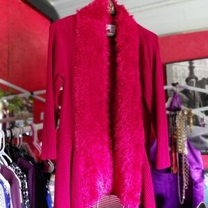 Elegant Pink Women's Sweater with Faux Fur Trim